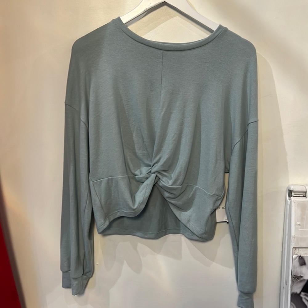 EUC Beyond Yoga Sweater - Picture 1 of 6
